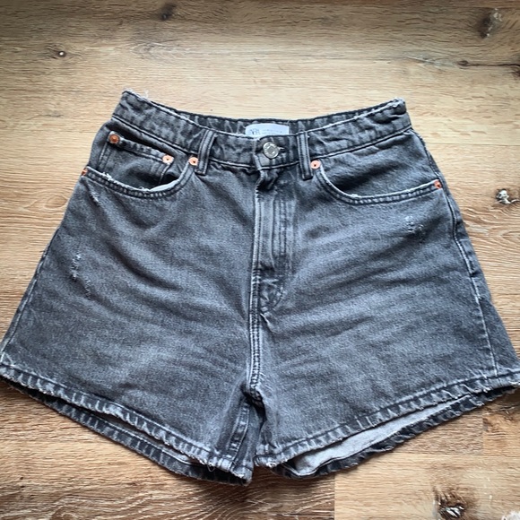 ZARA Jean Shorts - Picture 1 of 3